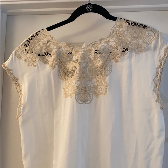 White top - Picture 2 of 2